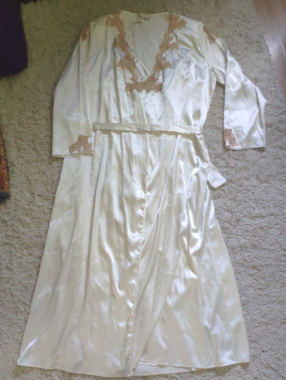 Vintage  Ivory Robe & Nightgown Set with Beige Lace Trim